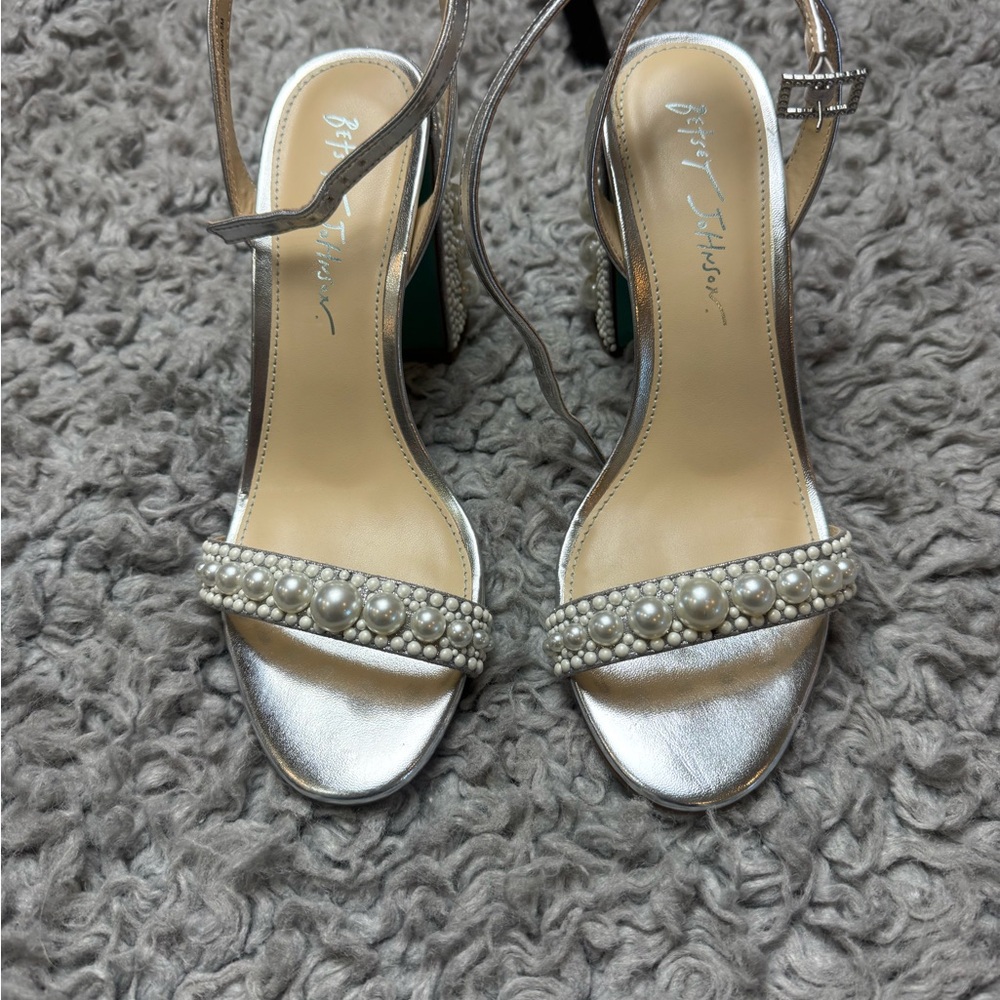 Betsey Johnson Silver Pearl-Trim Block Heel Sandals sb Lexie 7.5